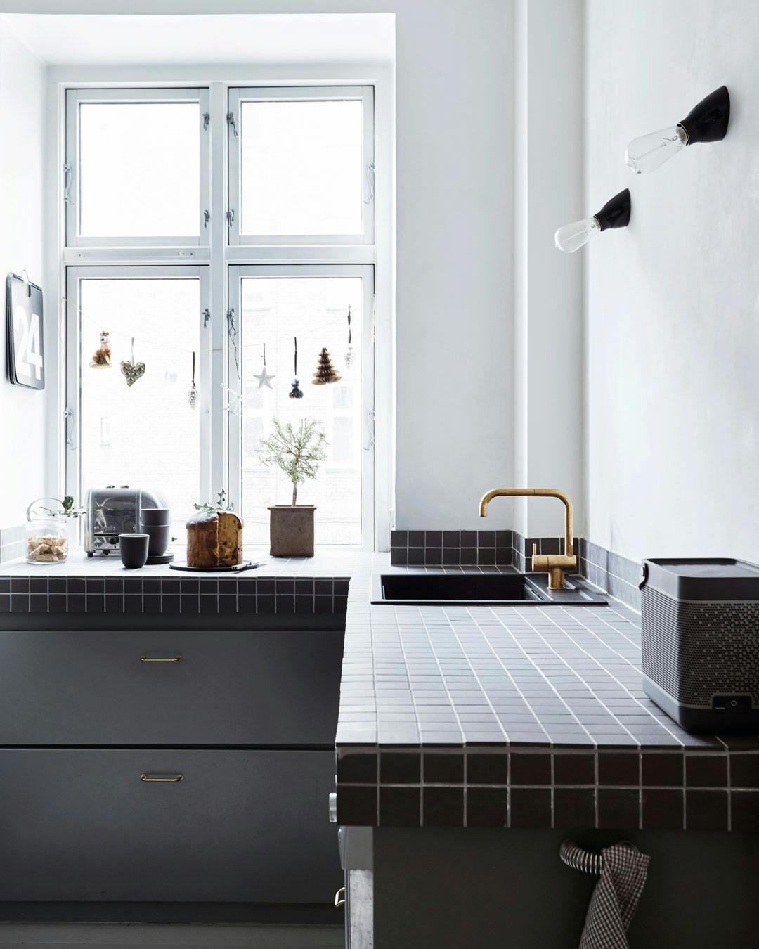 køkken med flise bordplade