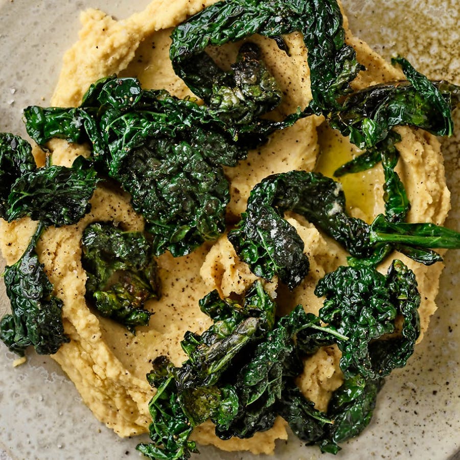 Opskrift på ærtepuré med kamille og palmekål