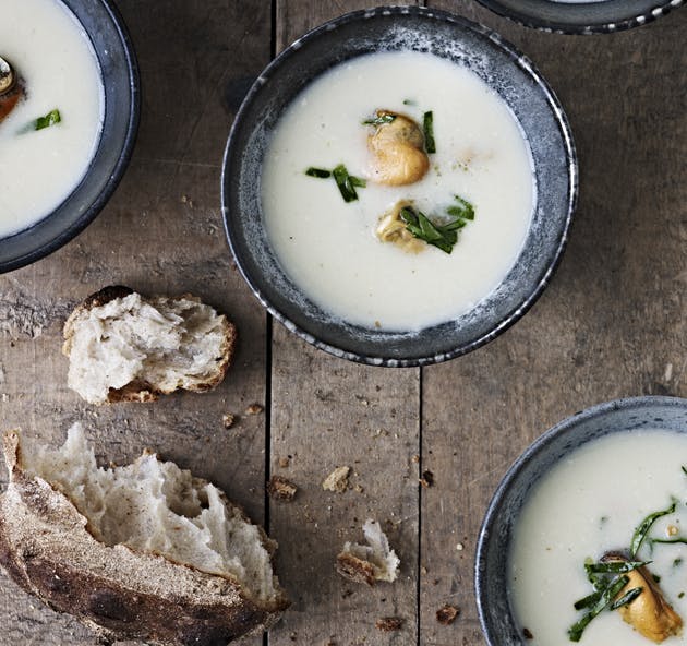 Artiskoksuppe med østers og ramsløg