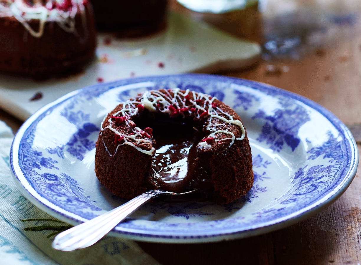 Blødende chokoladekage med saltkaramel