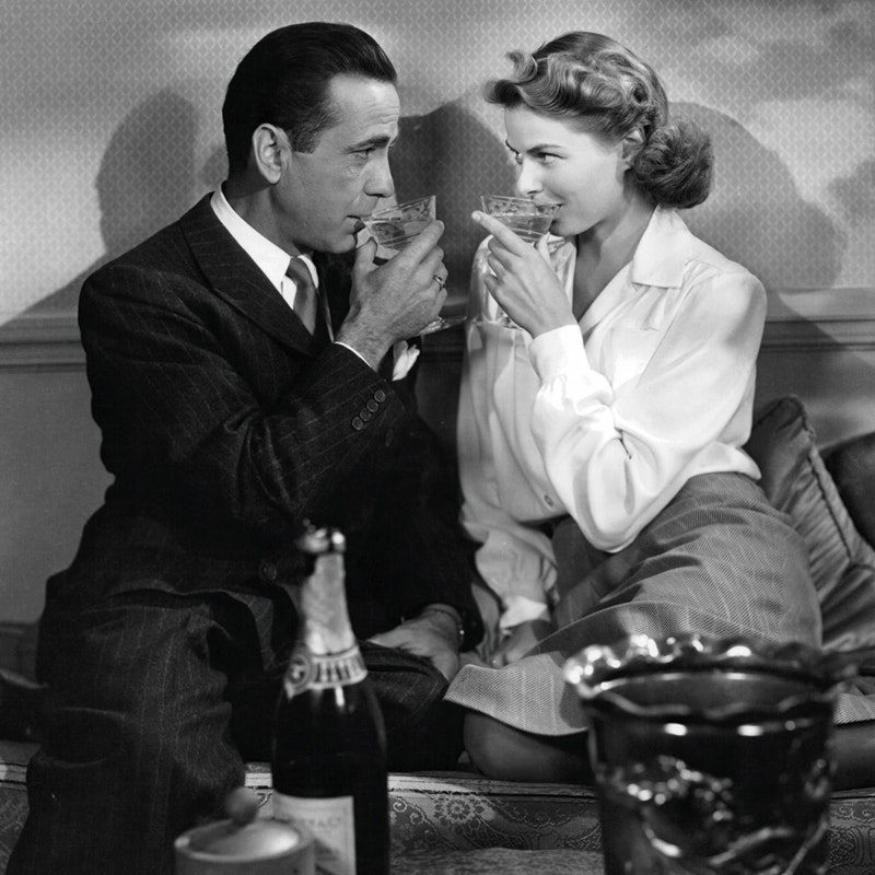 Champagne! Here?s looking at you, kid ... Bogart og Bergman kigger dybt i champagnen og hinandens øjne i klassikeren ?Casablanca?.