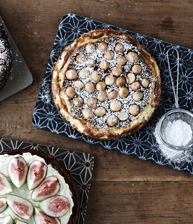 Cheesecake med karamel og macademianødder