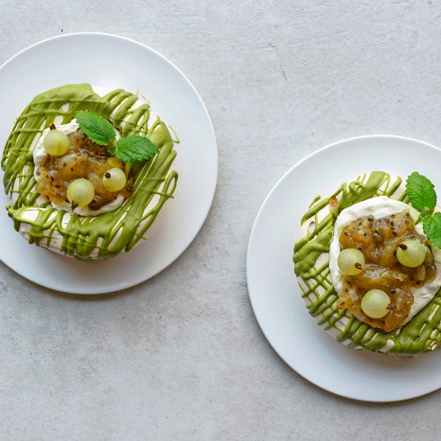 Opskrift: Minipavlova med matcha-chokolade