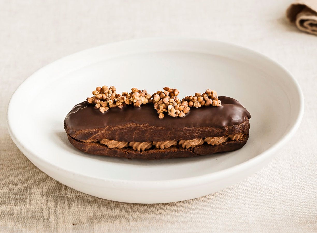 Eclair med chokoalde, espressocreme og boghvedepraliné