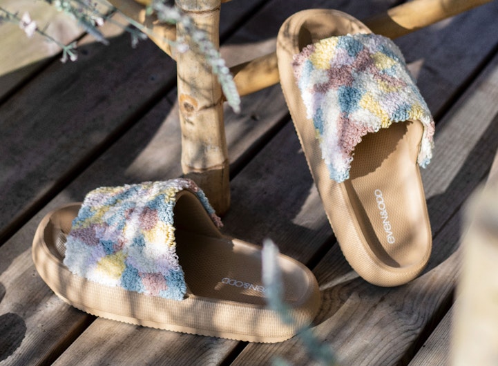 Fluffy Lav dine egne hjemmebroderede sandaler | ISABELLAS