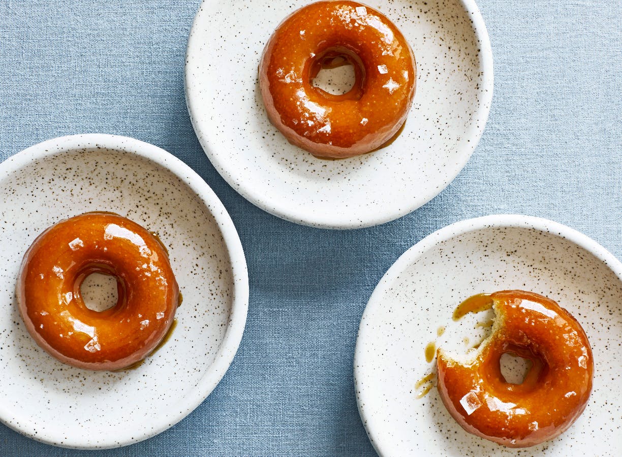 Donuts med karamelglaze