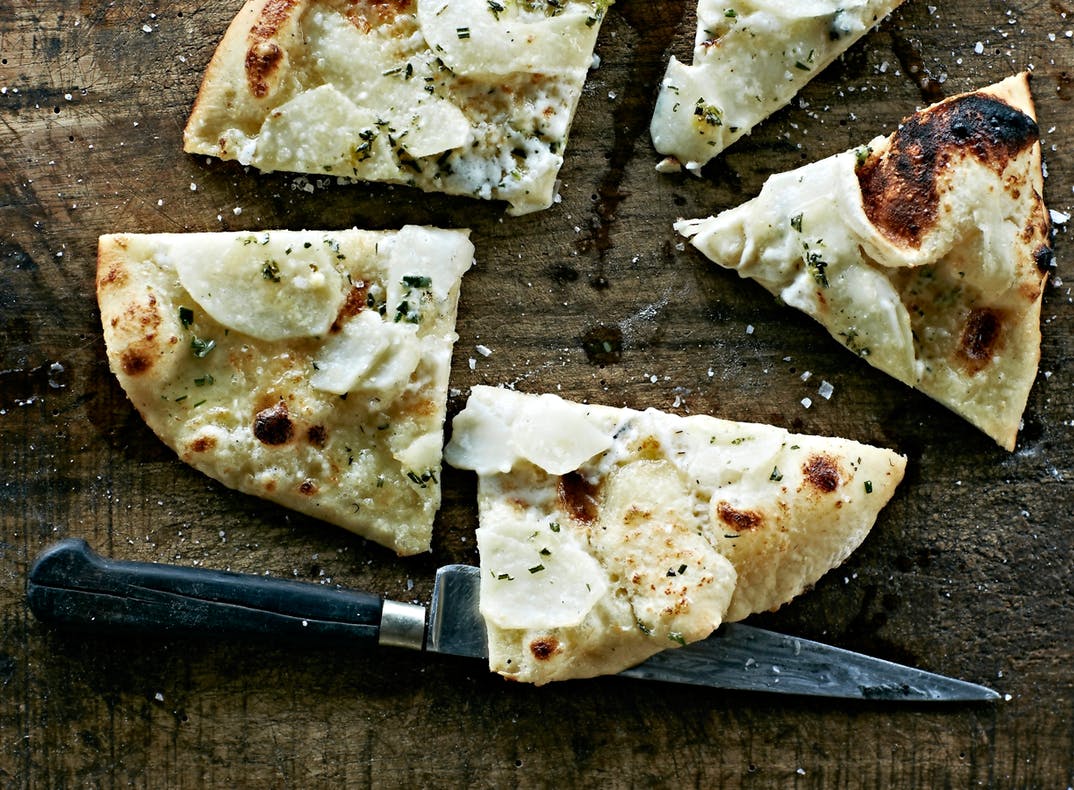 Kartoffelpizza hvid opskrift