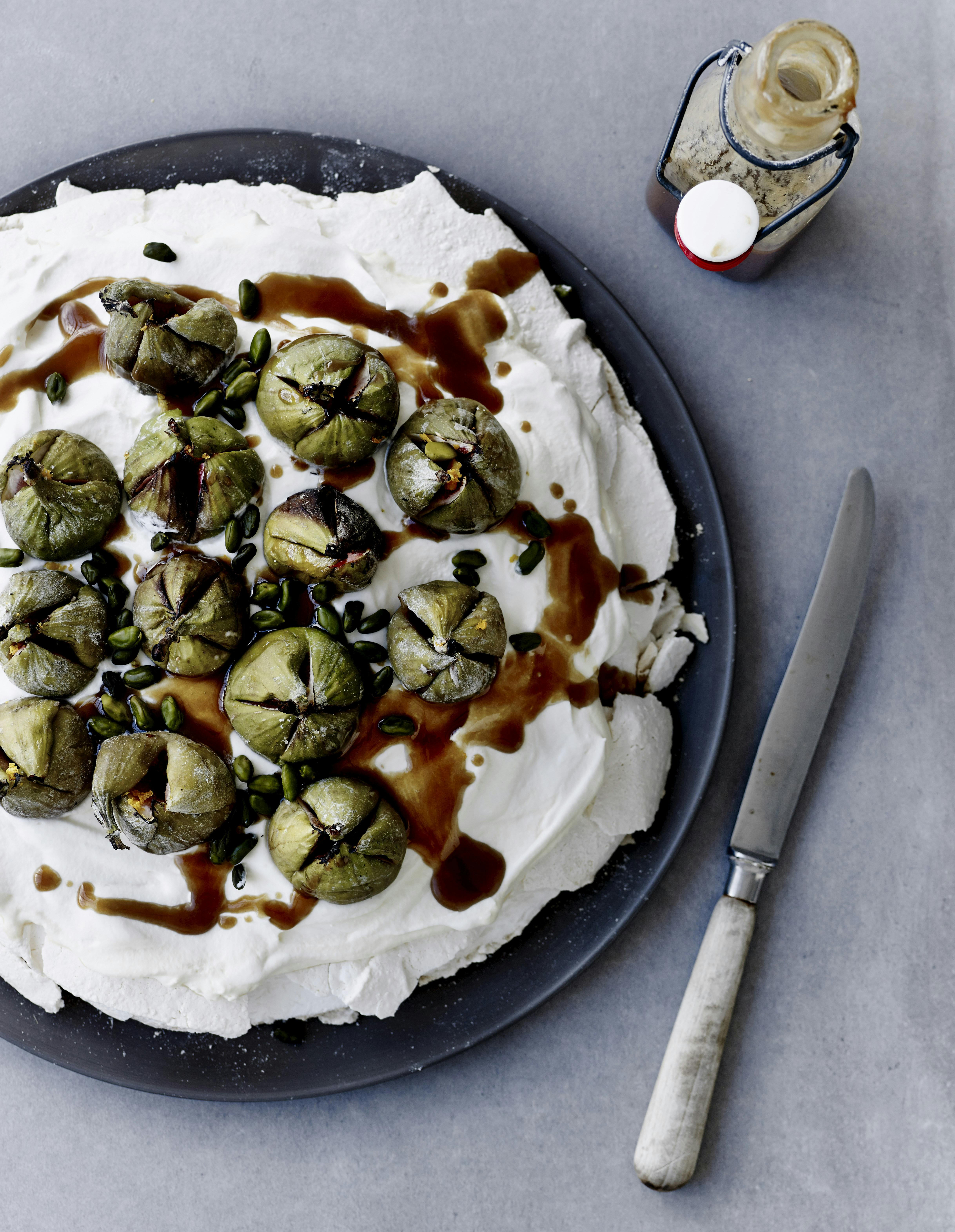 Pavlova med figen og karamelsauce