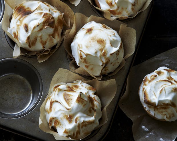 Minitærter med marengs og lemoncurd