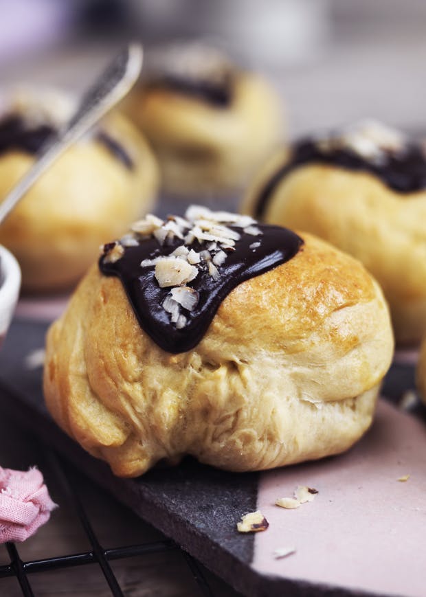 Opskrift på klassiske fastelavnsboller med chokolade