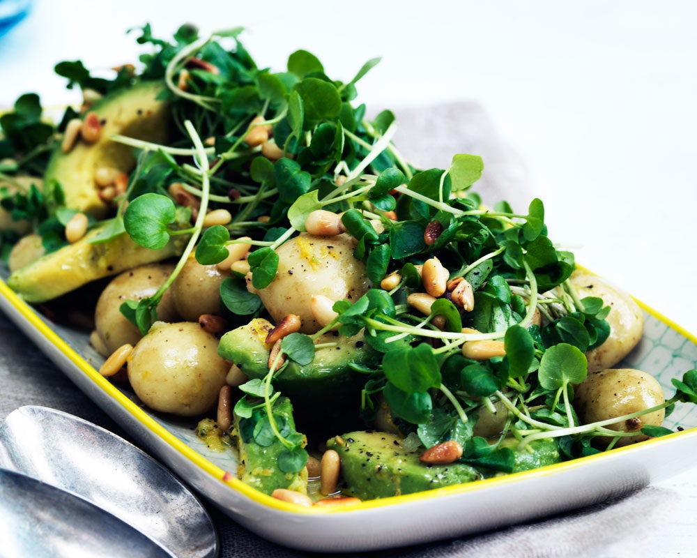 opskrift-salat-med-nye-kartofler-og-avocado-citron-dressing