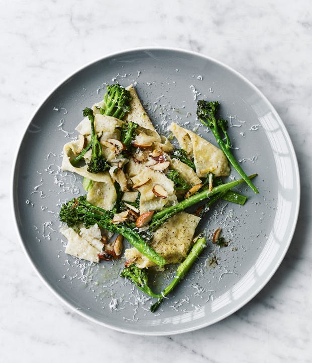 Opskrift på frisk pasta med broccoli og mandler