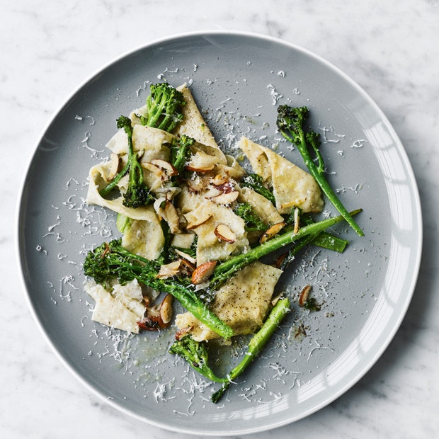 Opskrift på frisk pasta med broccoli og mandler