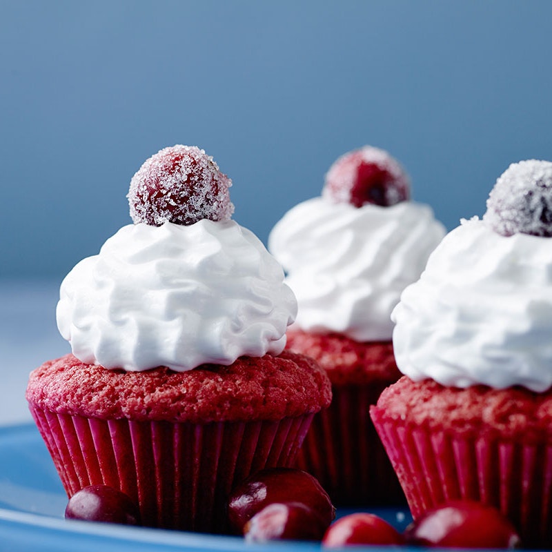 Red velvet cupcakes med mascarponecreme og tranebær