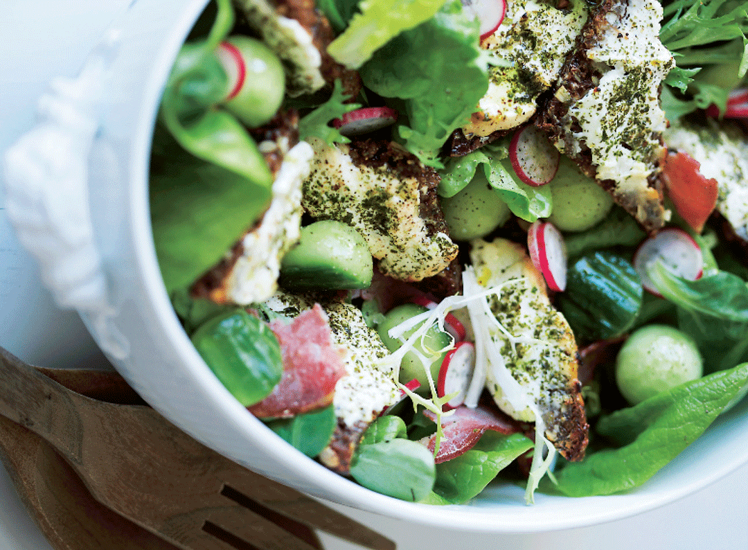 Opskrift: salat med kalvebacon og croutoner af rygeost