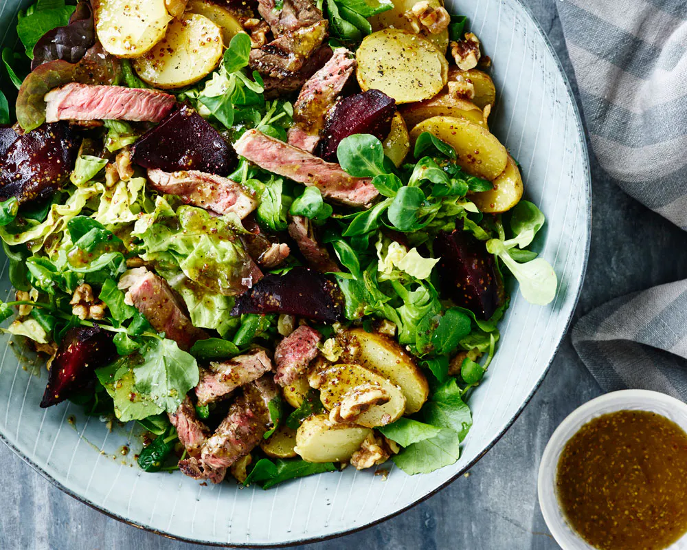 OPSKRIFT | Salat med ribeye, bagte rødbeder og kartofler | ISABELLAS