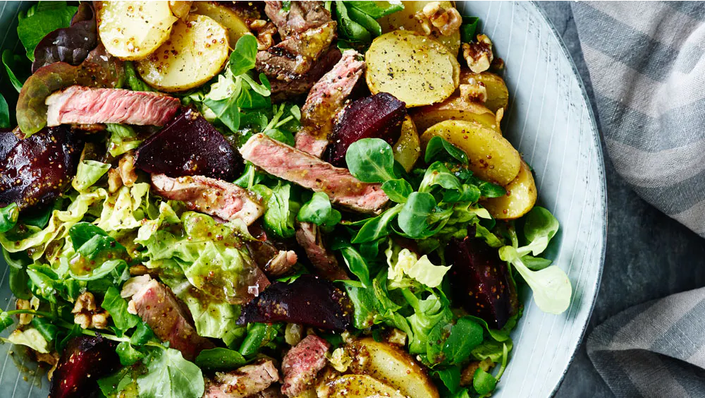 OPSKRIFT | Salat med ribeye, bagte rødbeder og kartofler | ISABELLAS