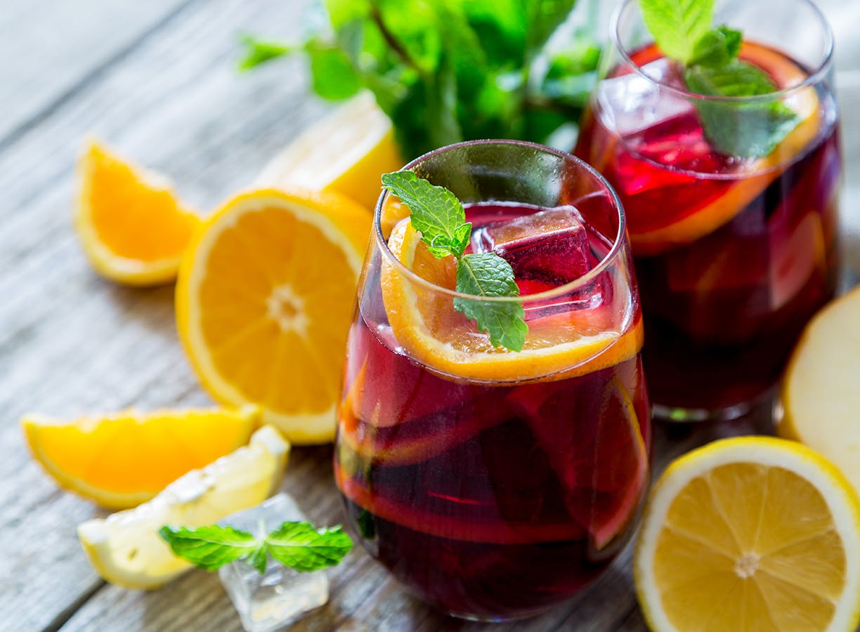 Sådan laver du Sangria - den bedste opskrift på den spanske sommerdrink