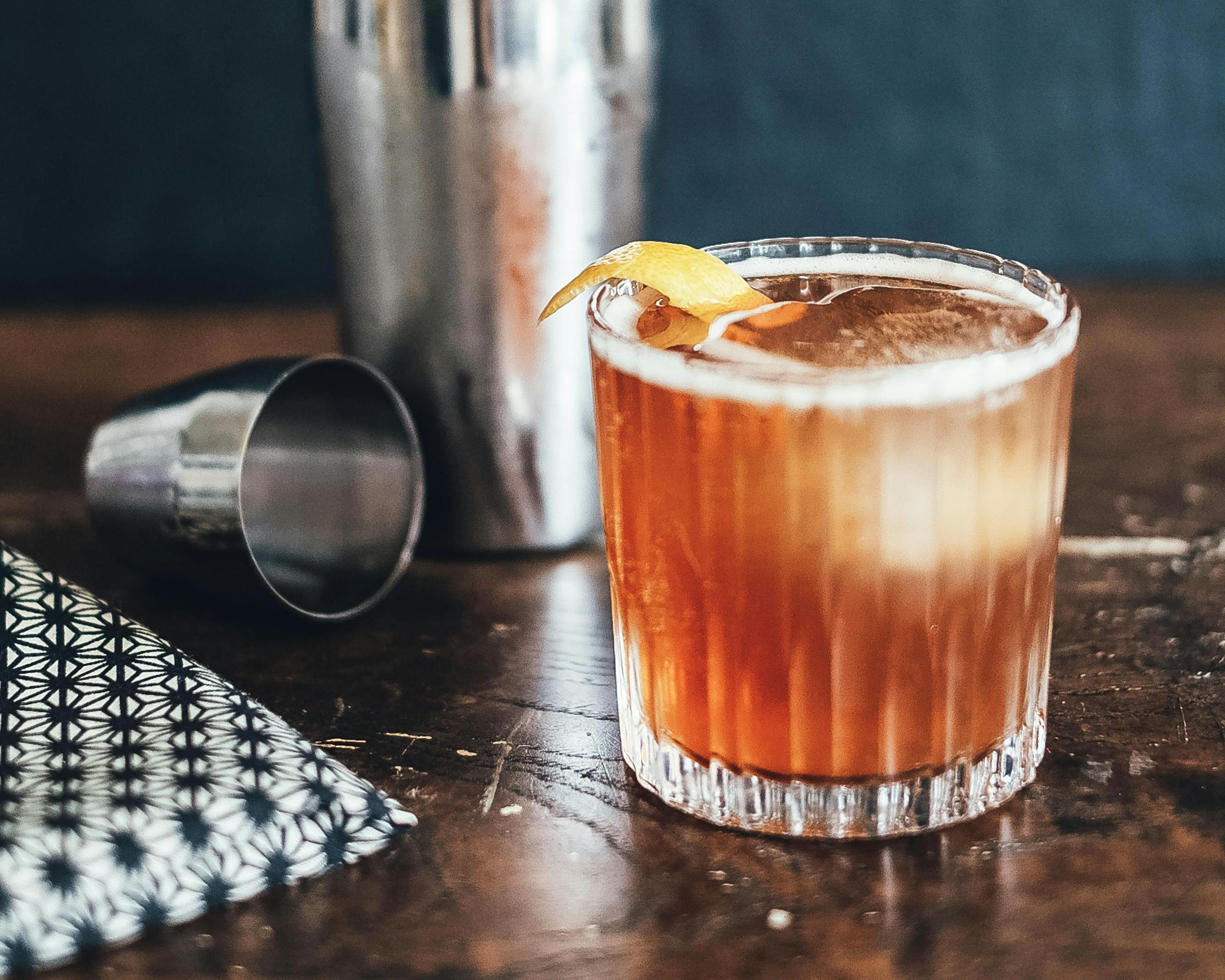 Sådan laver du Sloe Gin Spritz