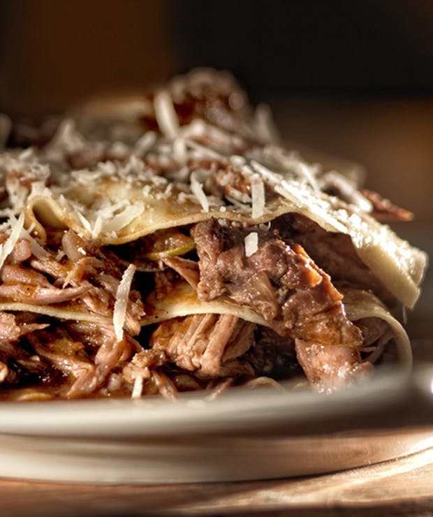 Åben lasagne med ragout af and - lækker luksusmad.