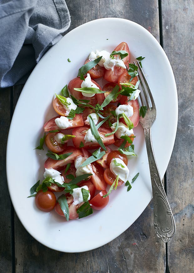 Tomatsalat med gedeost-dressing