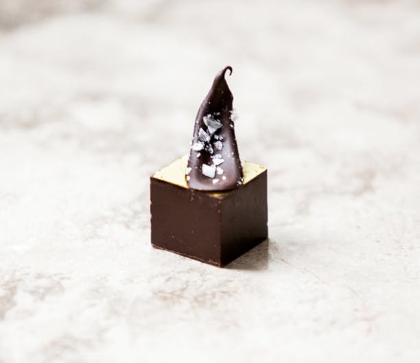 https://imgix.isabellas.dk/madogbolig/media/websites/madogbolig-dot-dk/website/jul/chokoladetroeffel-med-havsalt-p.jpg