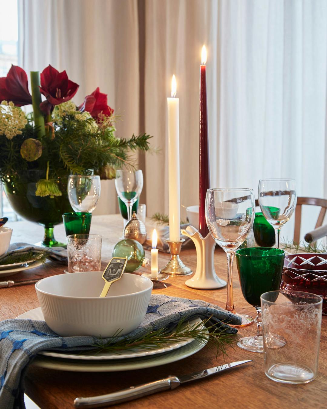 mille_andersson_stokholm_nostalgisk_julebord_amaryllis_stofservietter