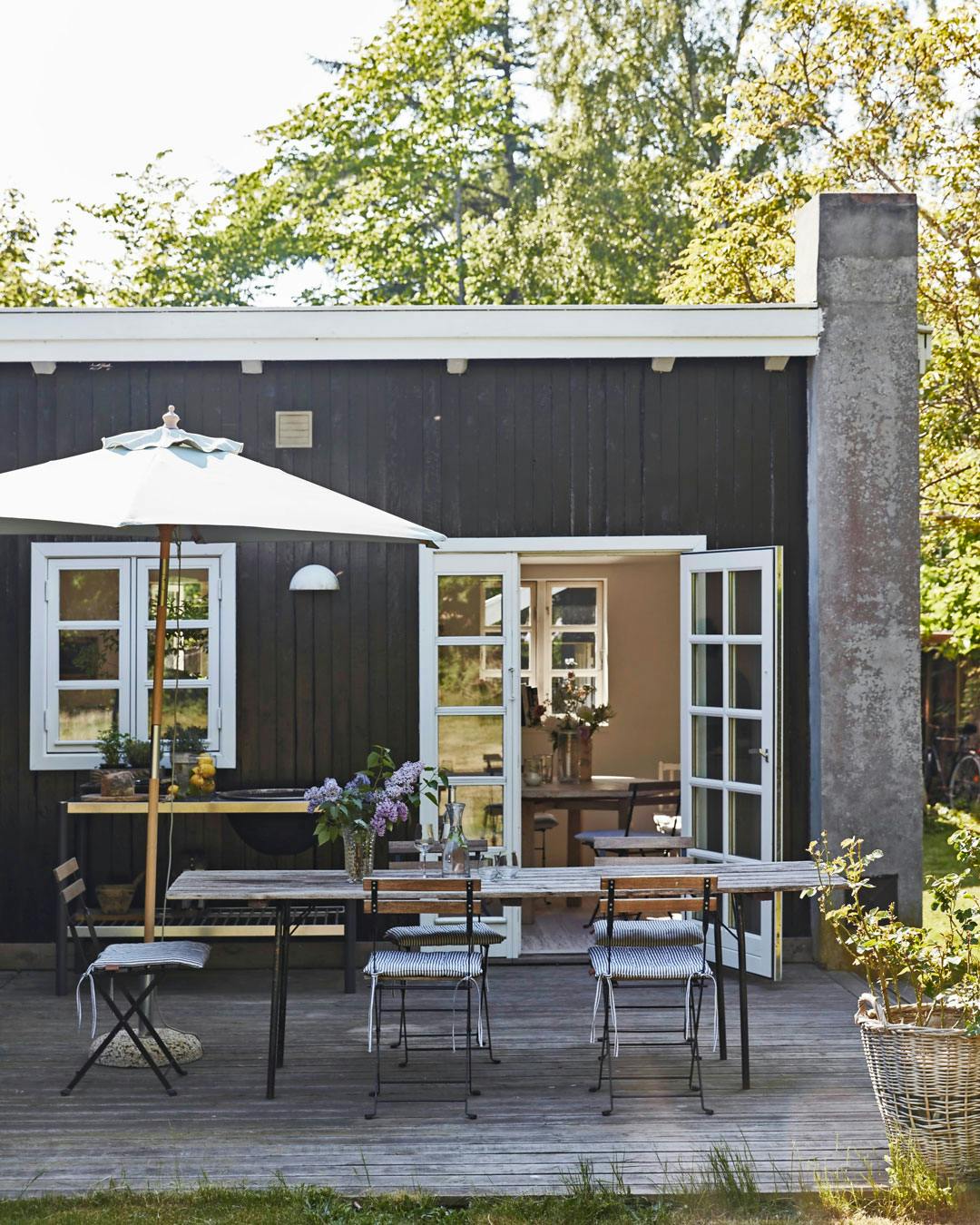 Terasse med havemøbler