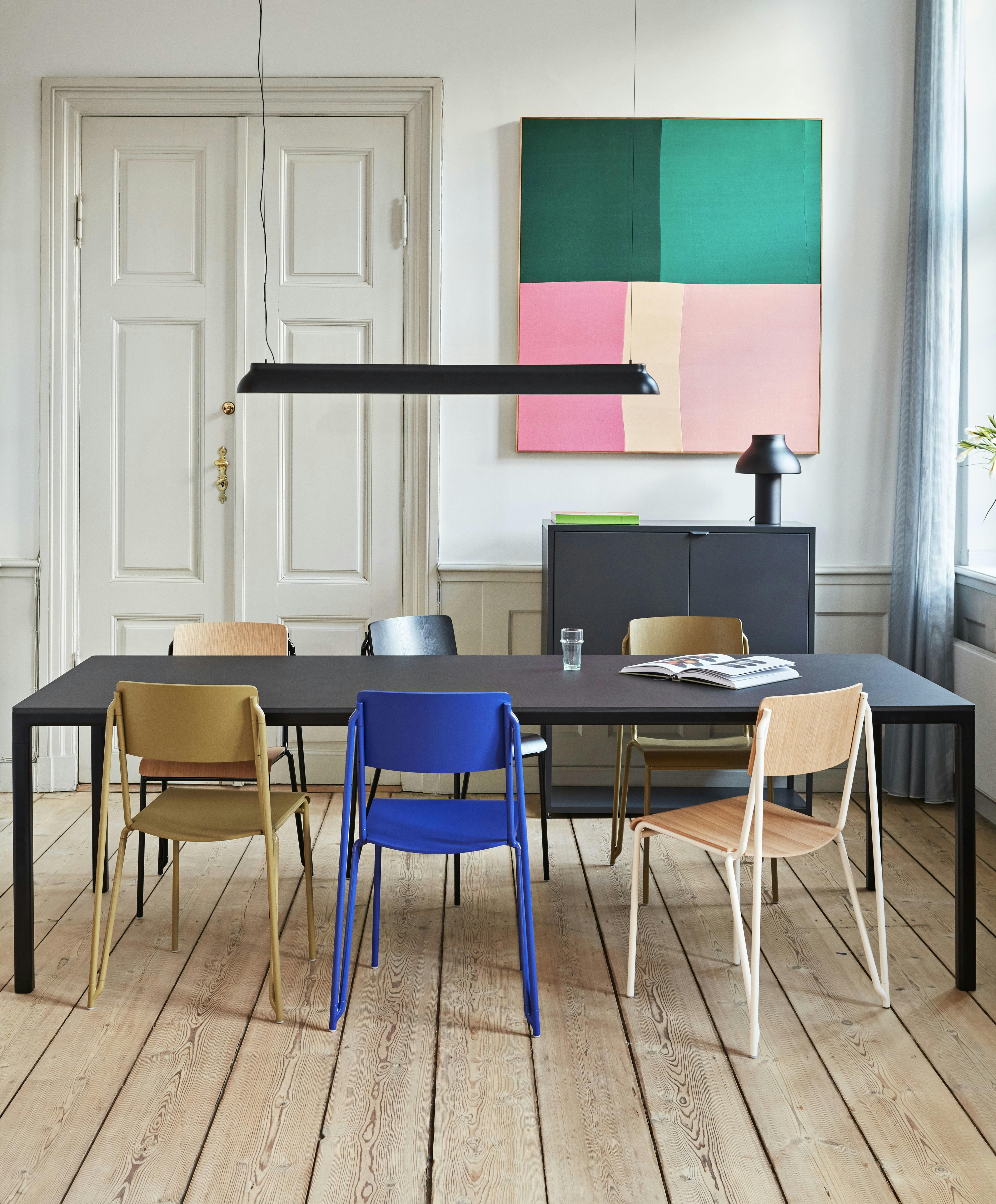 Bland stole af forskelligt materiale