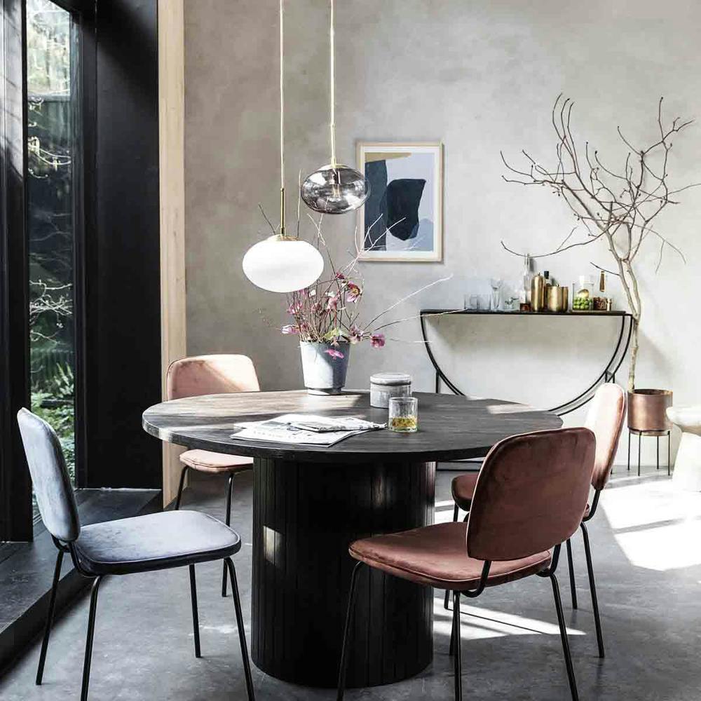 Rundt spisebord i træ