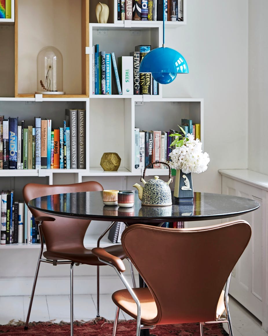 spisebord_eero_saarinen_fra_knoll_rundt_sort_anitta_behrendt