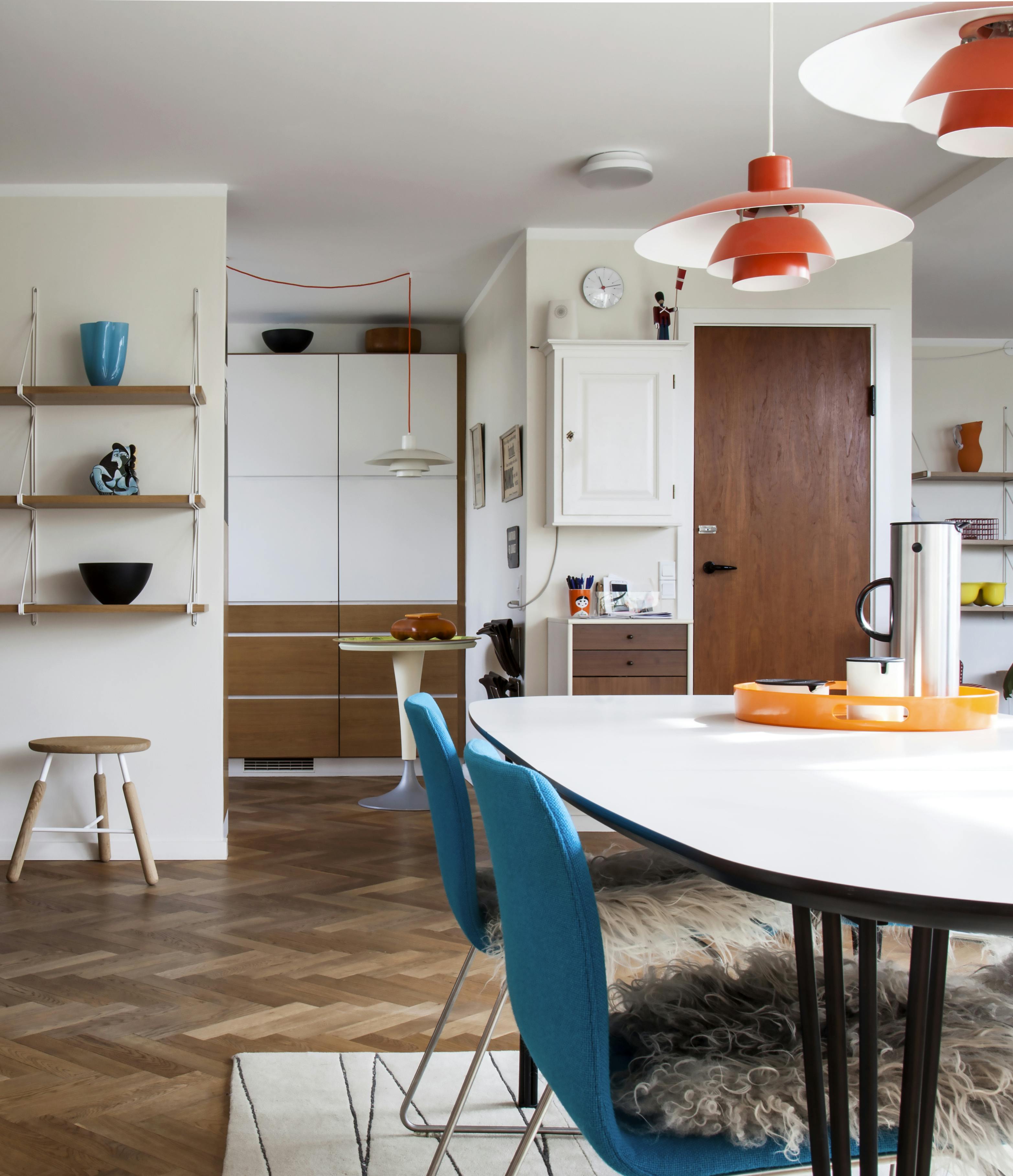 Tag med på besøg i det arkitektegnede gårdhavehus med retro og design