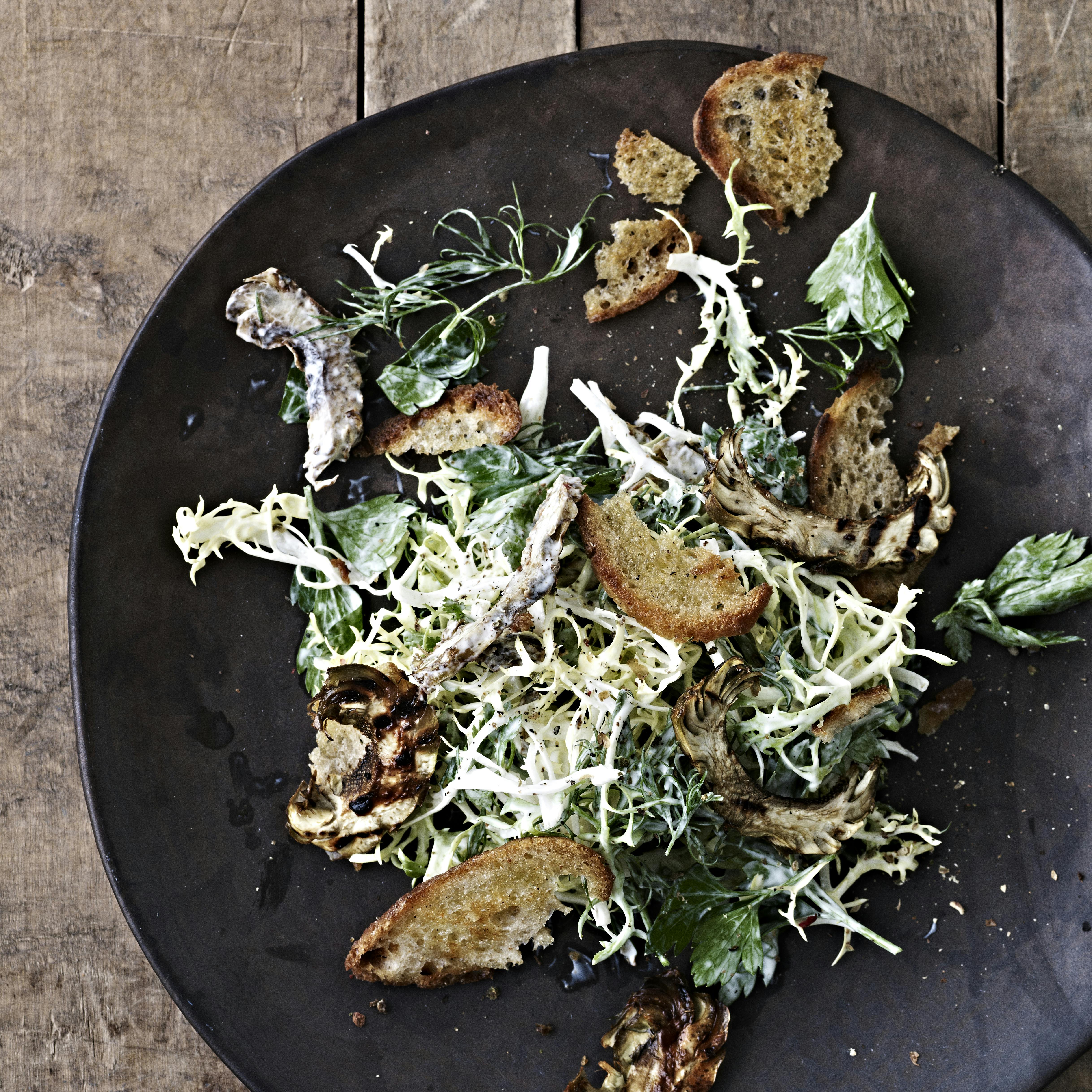 Salat med grillet artiskok
