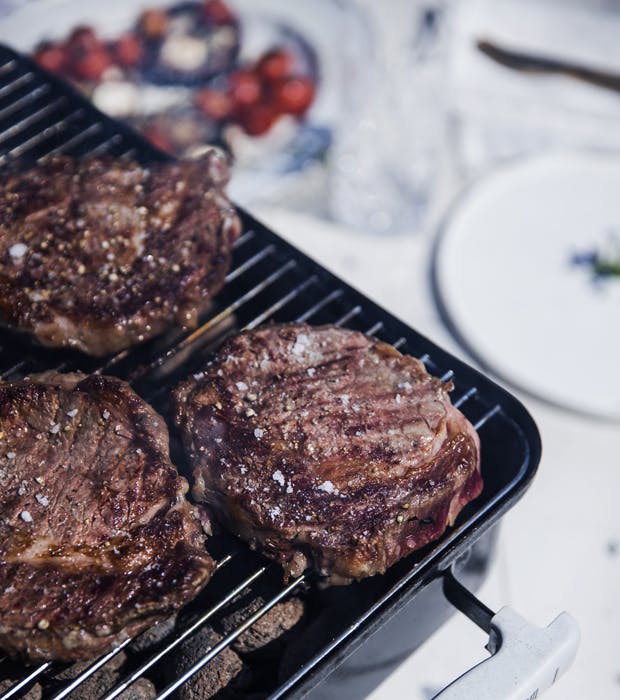 Rib Eye med middelhavspita og røget tomatdressing