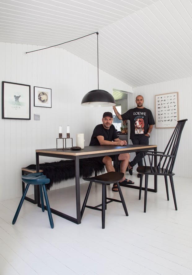 Sommerhus i sort og hvid indretning
