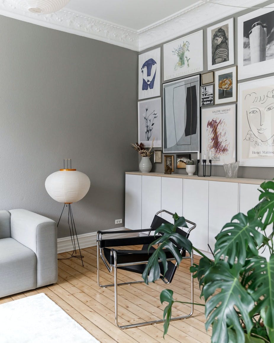 Stue i lejlighed med monstera