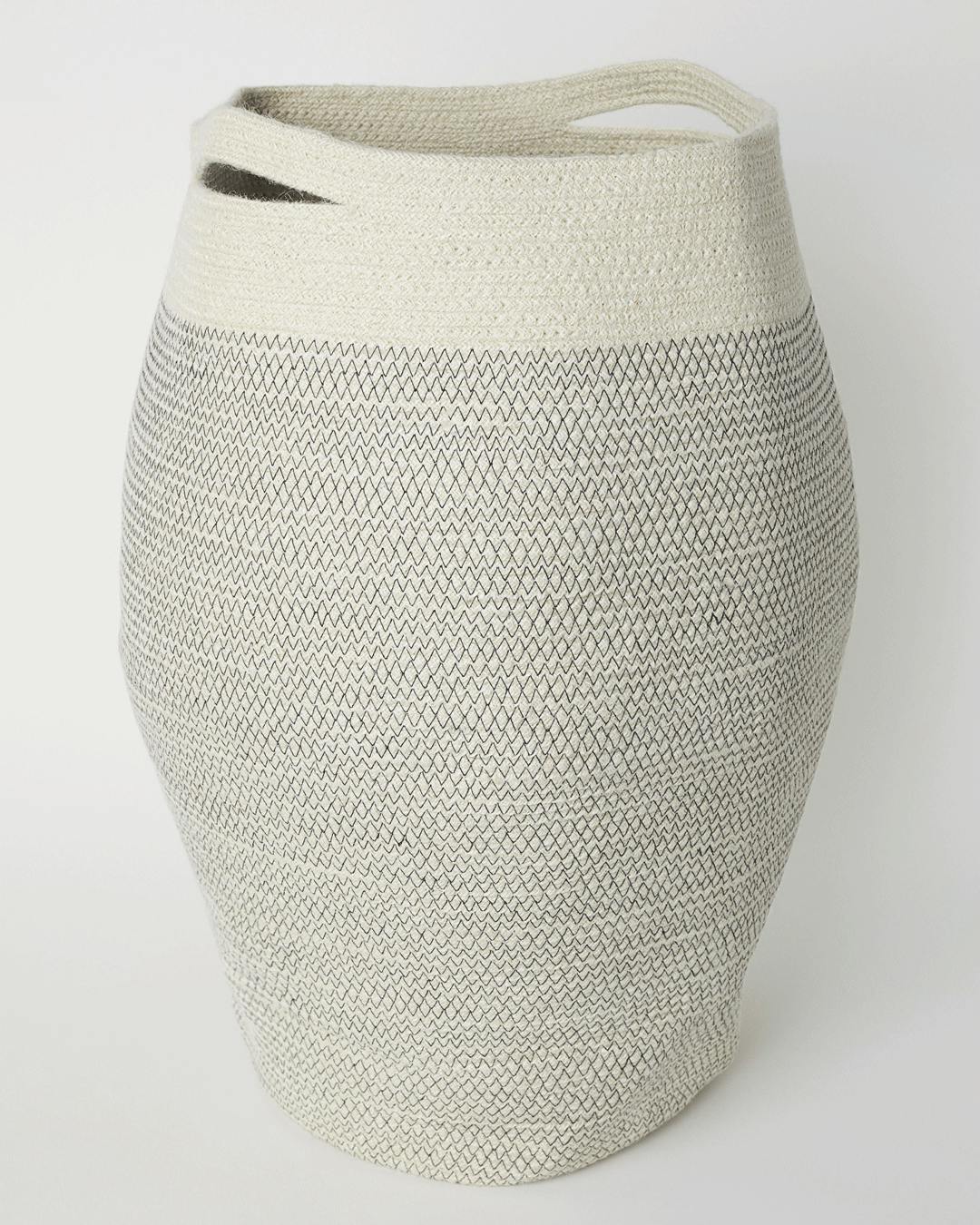 vasketøjskurv i jute