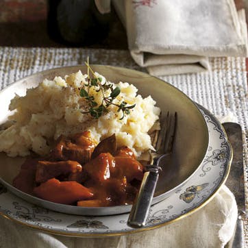 Gullasch med mos til