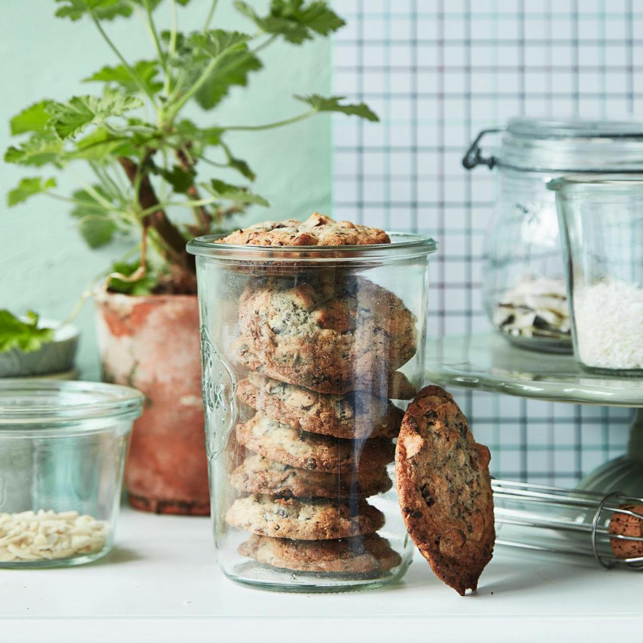 Dejlige tecookies med nødder og marcipan
