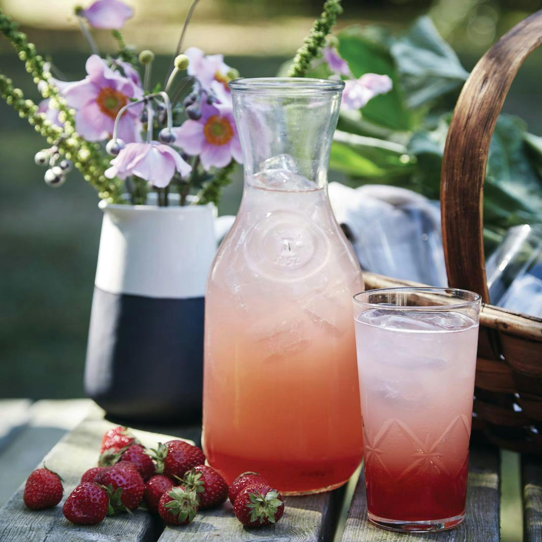 jordbær-rabarber-saft