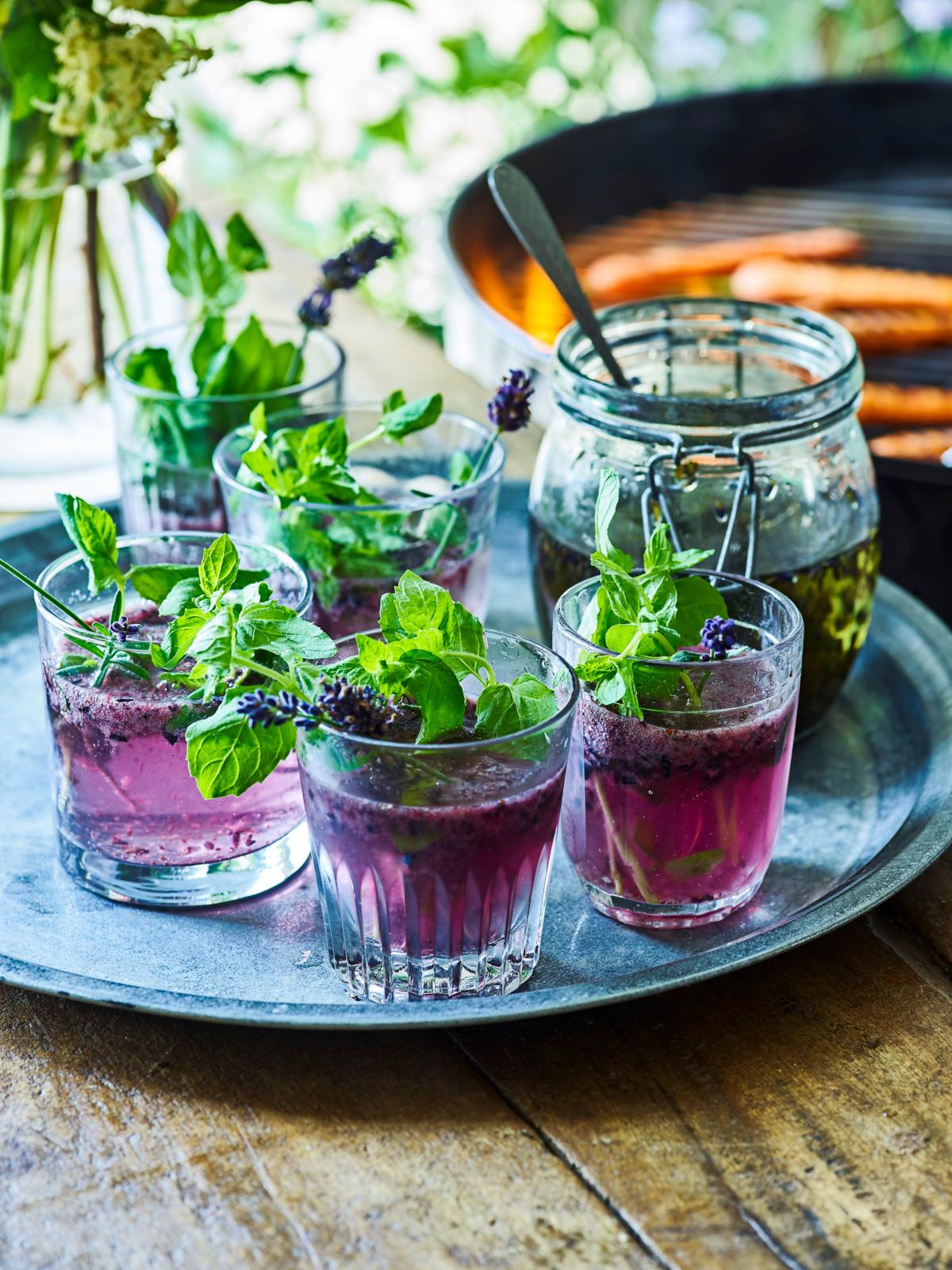 Mojito med blåbær og lavendelsirup