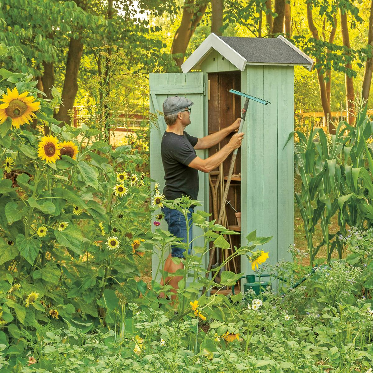 Et haveskur af genbrugstræ.