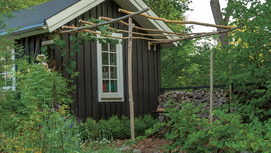 Byg pergola — Trin for trin: Rustik gør-det-selv-pergola | ISABELLAS