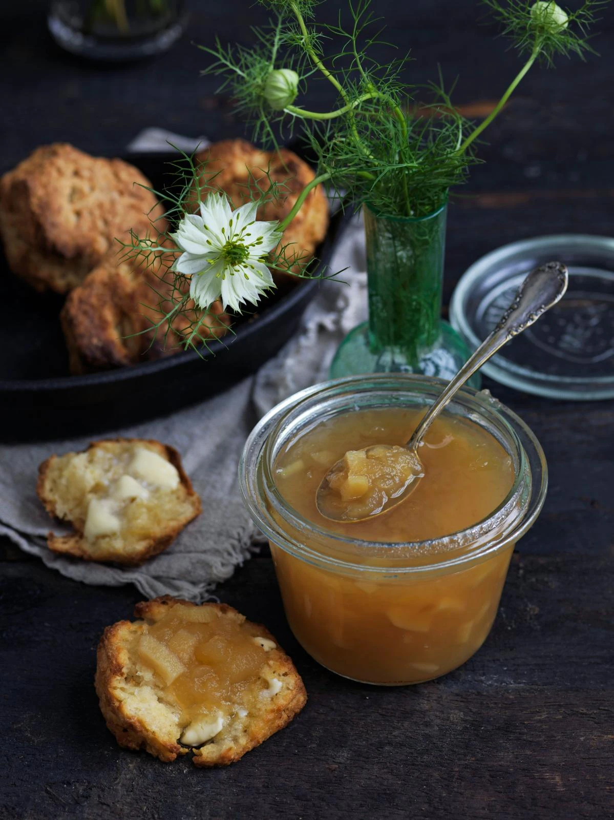 Scones med æble-ingefær-marmelade | ISABELLAS