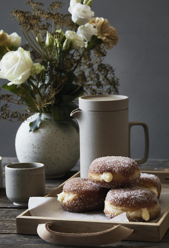 Berlinere med vaniljecreme med et touch af citron og sukkerdrys