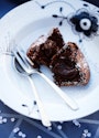 Verdens bedste blødende chokoladekage - sprød udenpå og flydende indeni