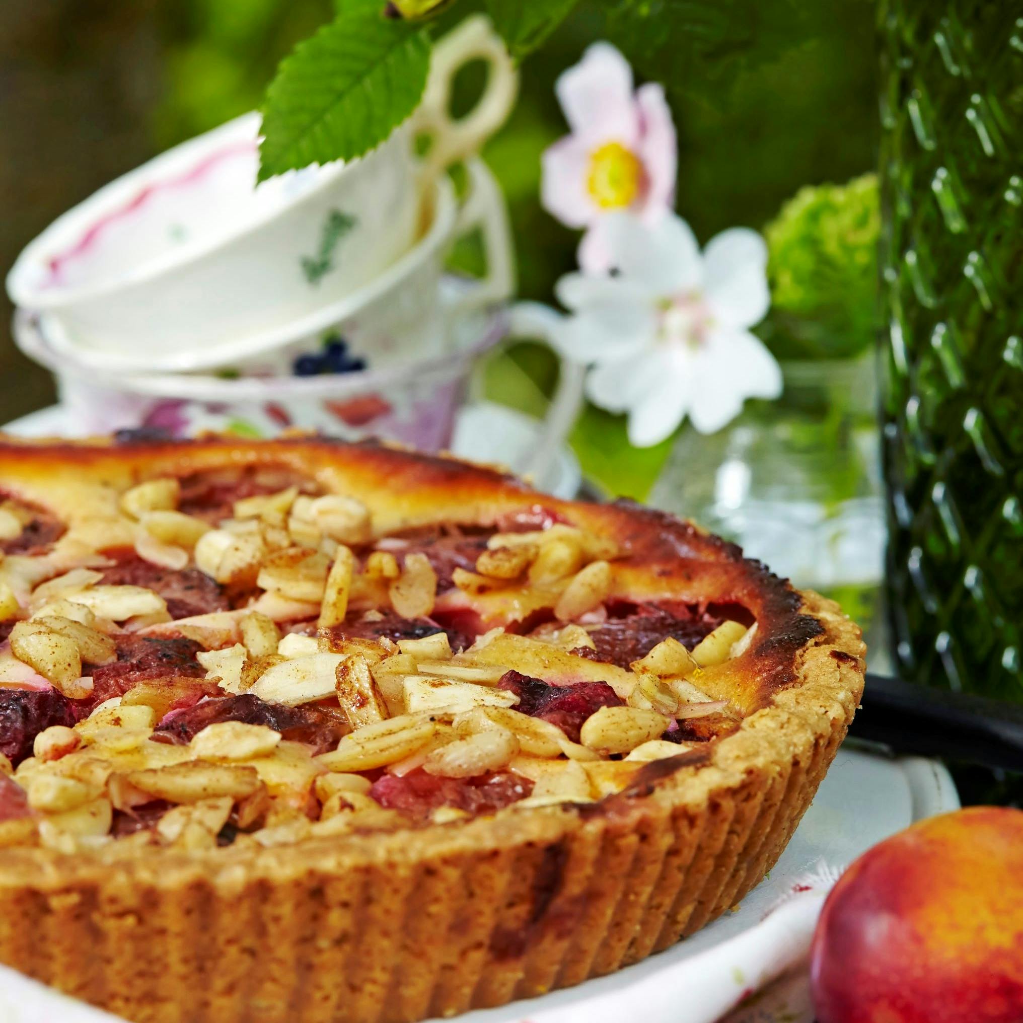 Blommetærte med mandelflager