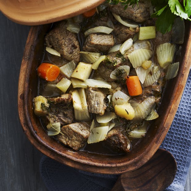 Braiseret kalv i urtesauce