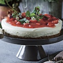 Opskrift: Cheesecake med rabarber og hvid chokolade
