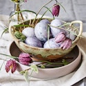 Farvede æg i påskedekoration